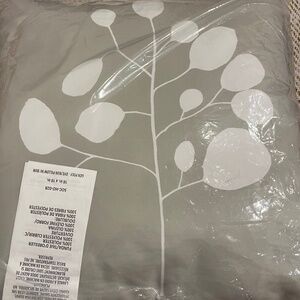 NWT Sage Green and Cream 18X18 Pillow in bag, Zippered, FabFitFun